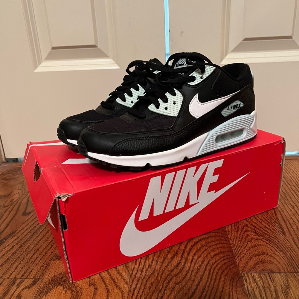 Nike AirMax 90 Women size 9